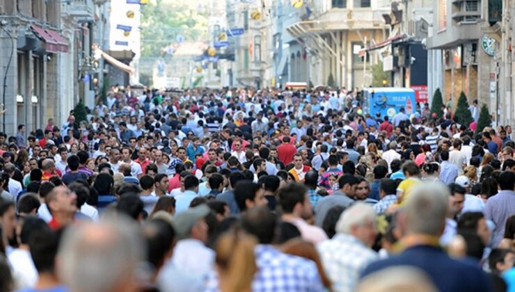 Gençler İçin Kriz Yılı: Aile Desteği ve Bütçe Savaşlarıyla Eğitim Hayatı