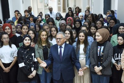 Kayseri Belediyesi'nden Öğrencilere 42 Milyon TL’lik Kırtasiye ve Beslenme Desteği (2025-2026)
