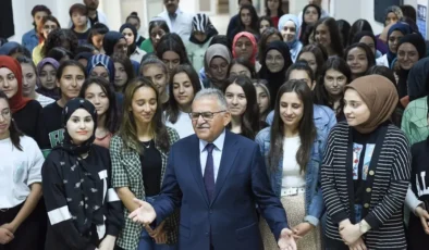 Kayseri Belediyesi’nden Öğrencilere 42 Milyon TL’lik Kırtasiye ve Beslenme Desteği (2025-2026)