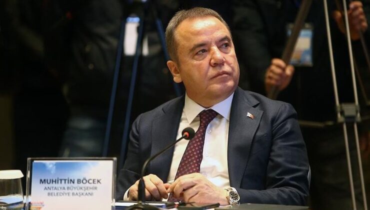 Muhittin Böcek’in Sağlık Durumu: Akşam Saatlerinde Rahatsızlanması ve Hastaneye Kaldırılması