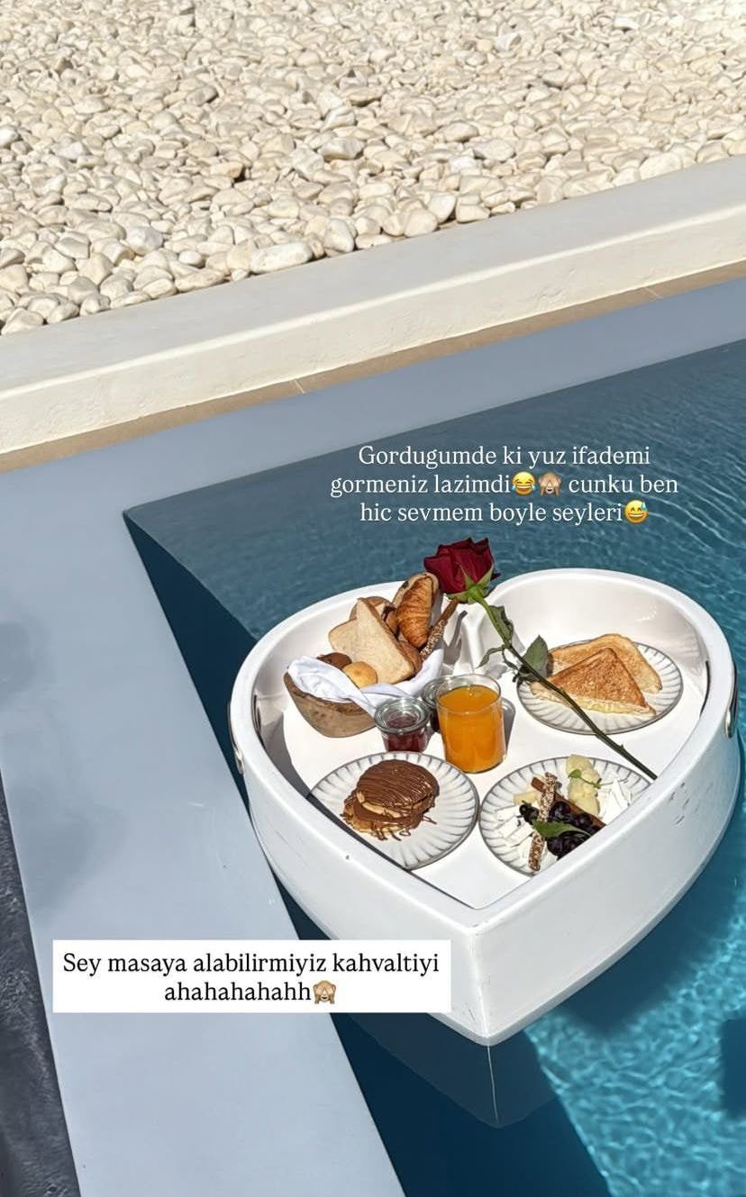 Santorini'de Sürpriz Kahvaltı ve Tepkiler: Özlem Ada Şahin'in Anlık Yüze Tepkisi